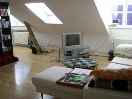 Central Top Floor Flat