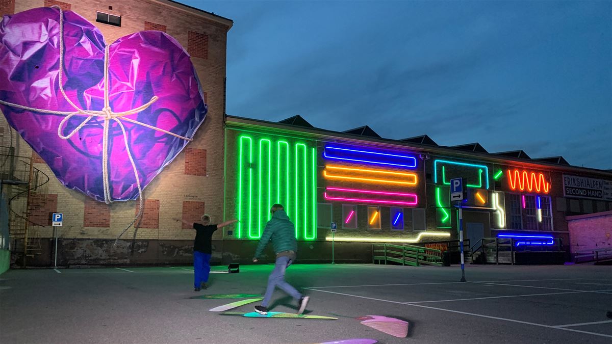 Wrapped och Neon Mural #9 image 1