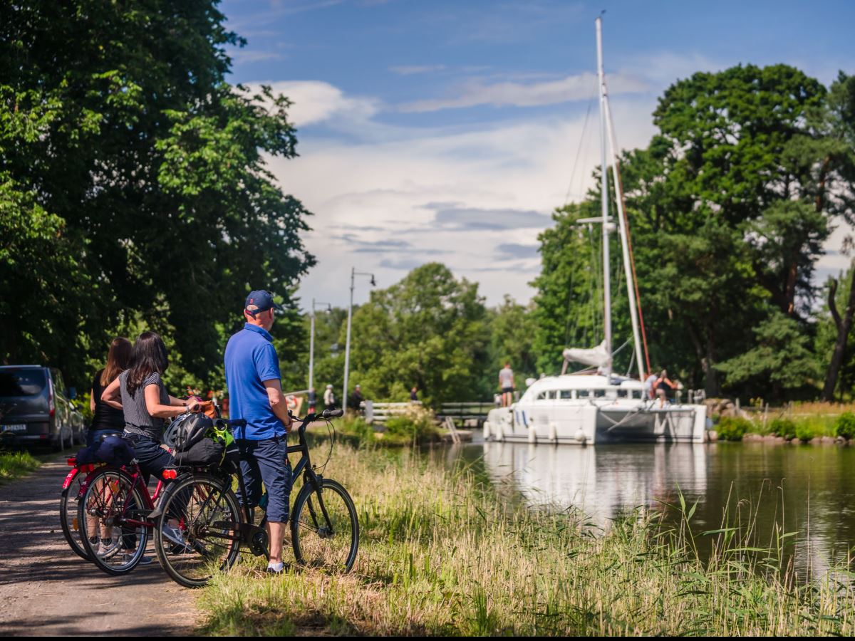Bland kanalpionjärer, sjökaptener och skjutskarlar - en cykeltur genom Göta kanals historia 