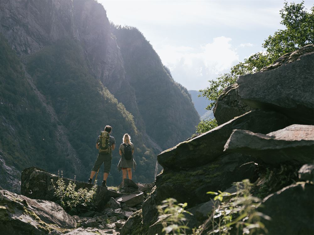 Guided hike in Aurlandsdalen