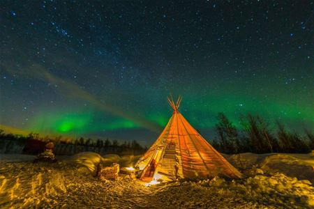Northern light above a lavvu in the Tromso region