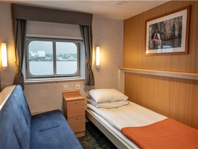Private Twin Cabin with sea view and en-suite bathroom on board MV Quest.