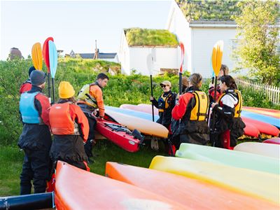 Guests preparing for a kayaking tour on Sommarøy