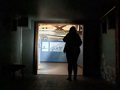 En mørk korridor leder deg inn i Trollmuseet