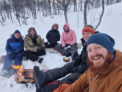 Guests enjoy a relaxed break together during the dog sledding experience at OffTrack Experience.
