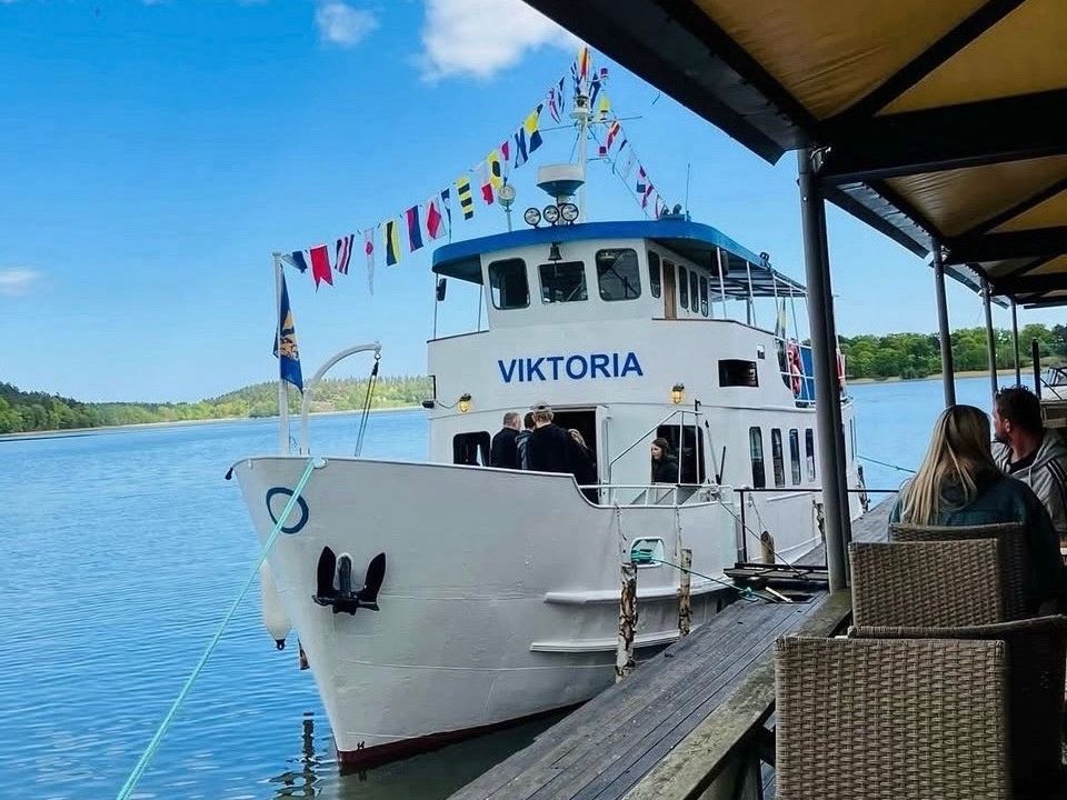 Dagskryssning med sluss & skärgård samt visning på Stegeborgs Slottsruin – Söderköping