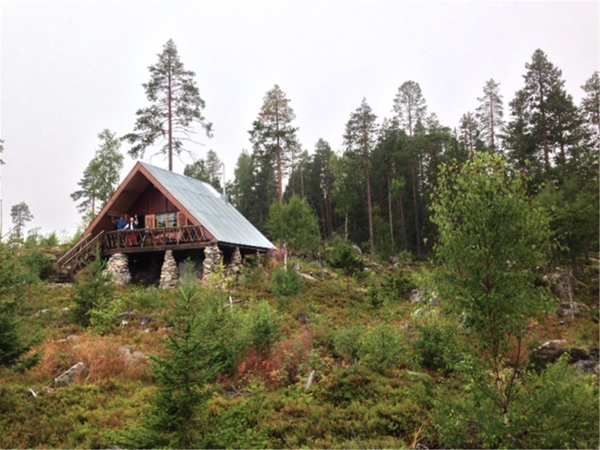 Österlundstorpet trevliga Eremithydda i skogen vid den lilla tjärnen