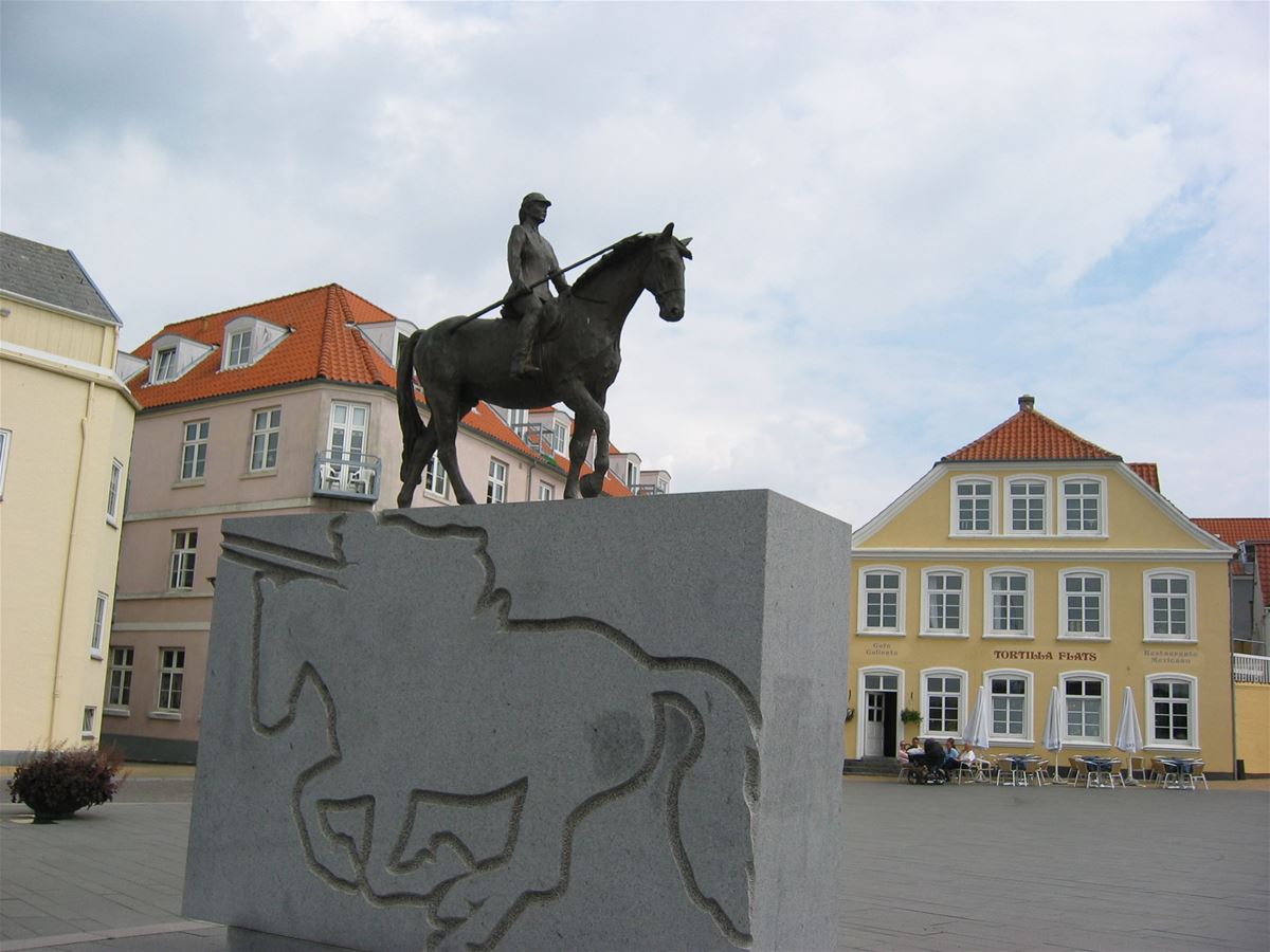 Combined Town and Tilting Festival tour image 1