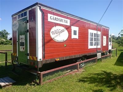 Gårdsbutiken ”Willgott” som är en gammal matbuss som rullat i Orsa byarna på -80 och -90 talet. 