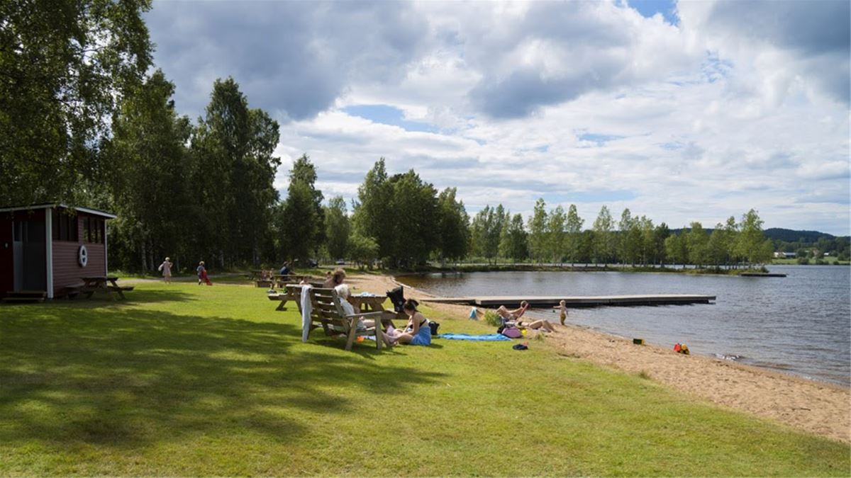 Skogsand - Lake swimming image 1