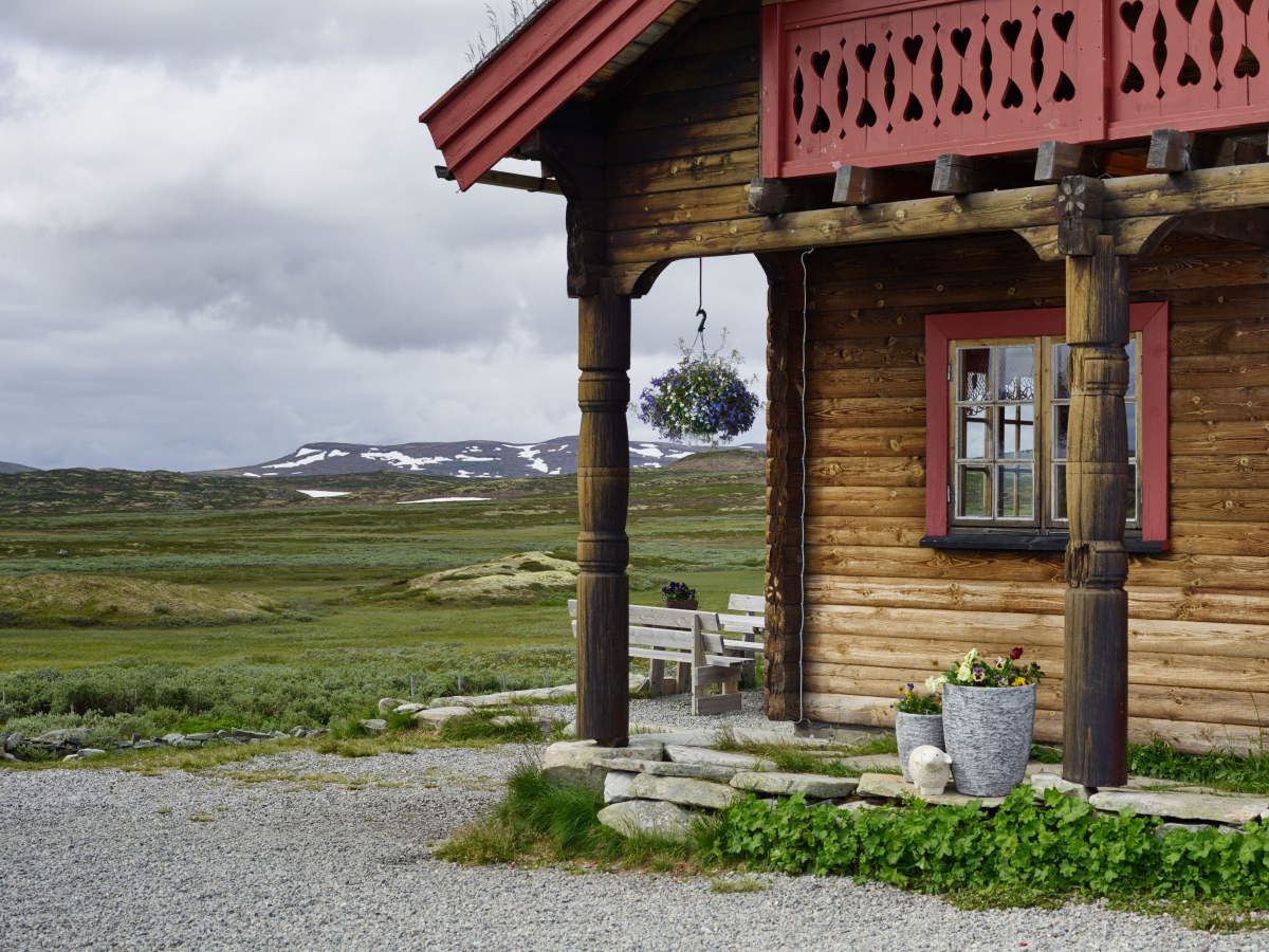 Tuva Turisthytte, Overview, Serving lodge summer and autumn