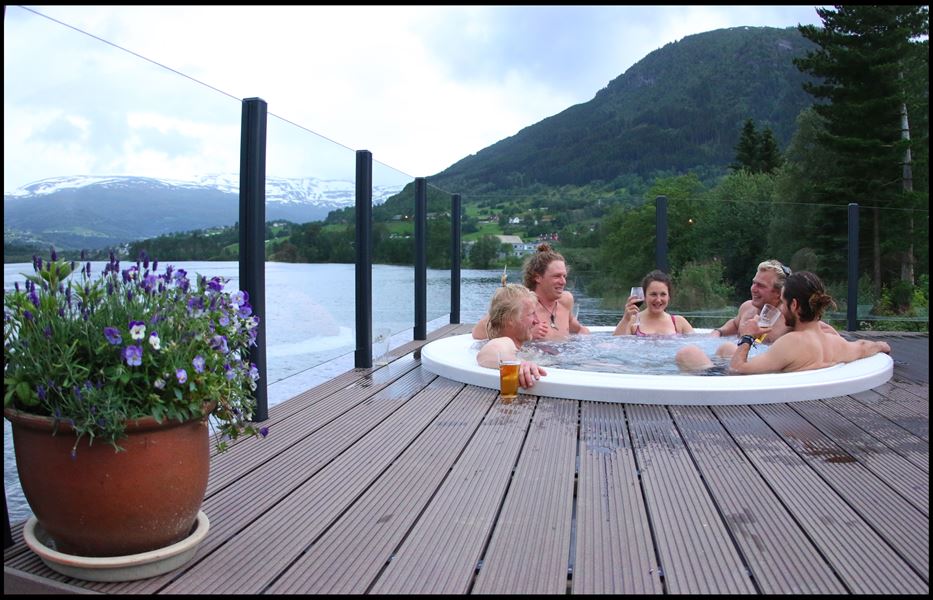Outdoor jacuzzi and sauna - Voss Active