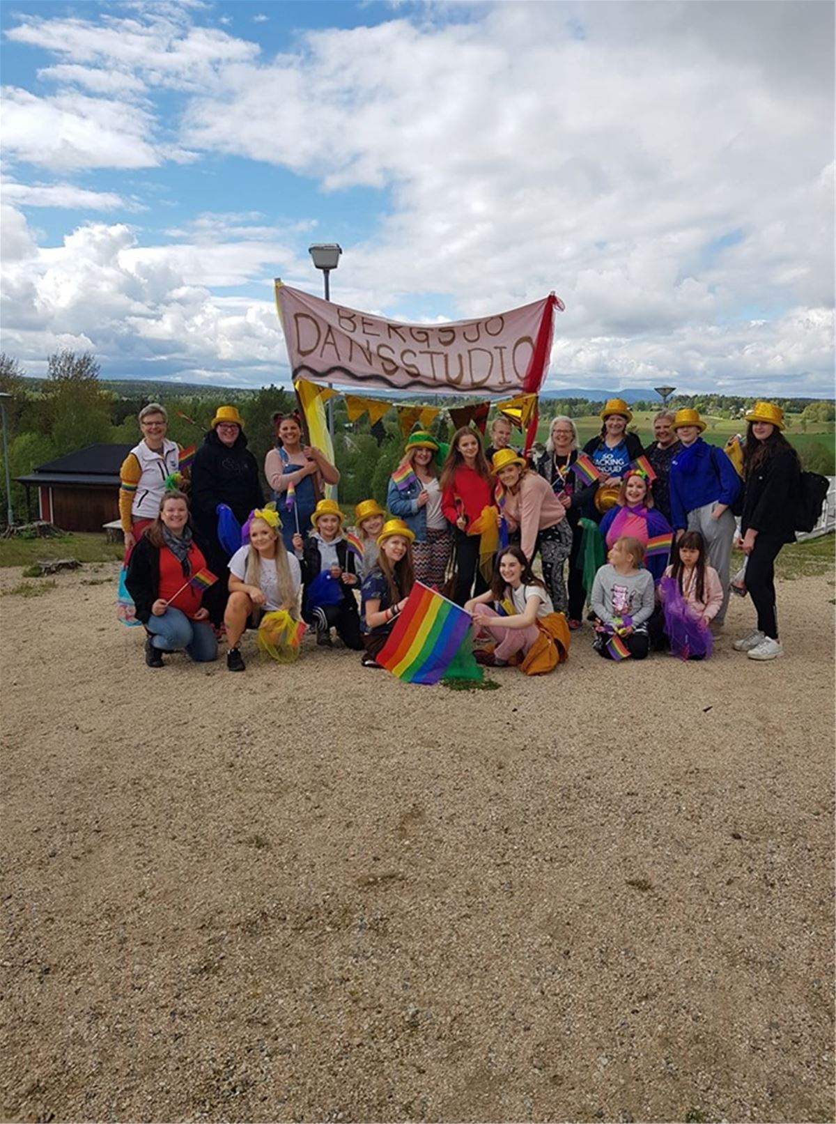 Färgbild - utomhus gruppfoto